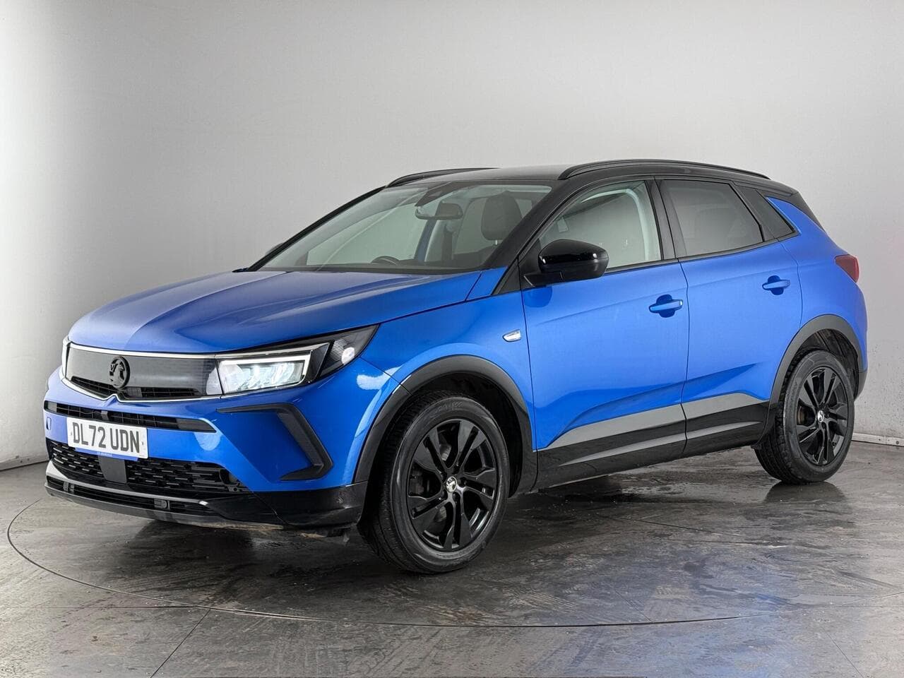 Vauxhall Grandland thumbnail Front Left