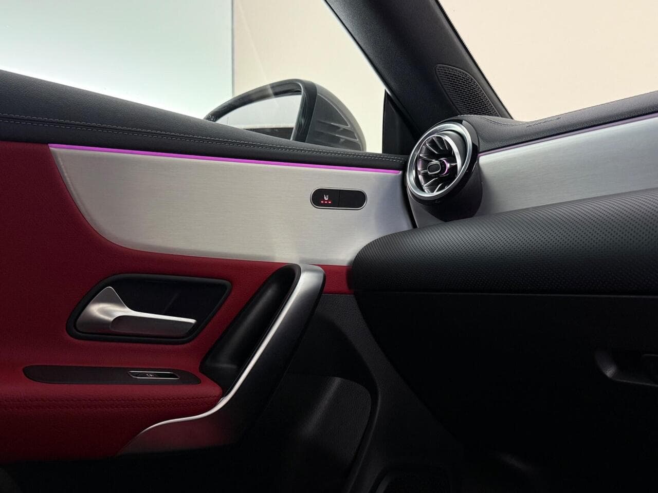 Mercedes-Benz CLA thumbnail Interior Front