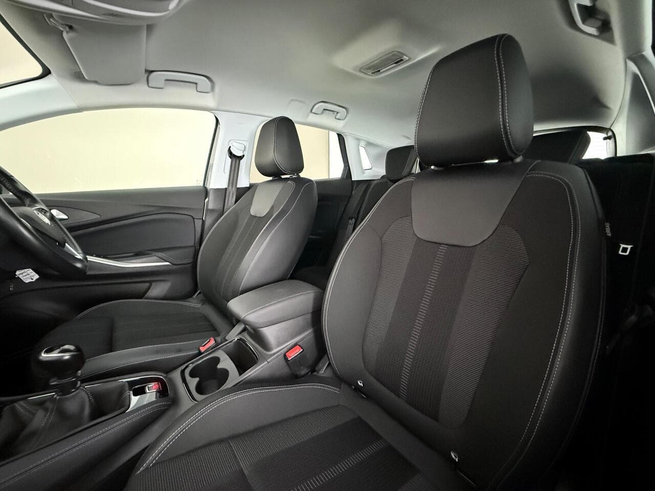 Vauxhall Grandland thumbnail Seat Front Passenger