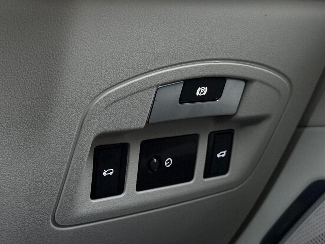 Jaguar I-PACE thumbnail Misc Controls