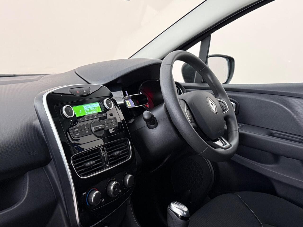 Renault Clio thumbnail Interior Front