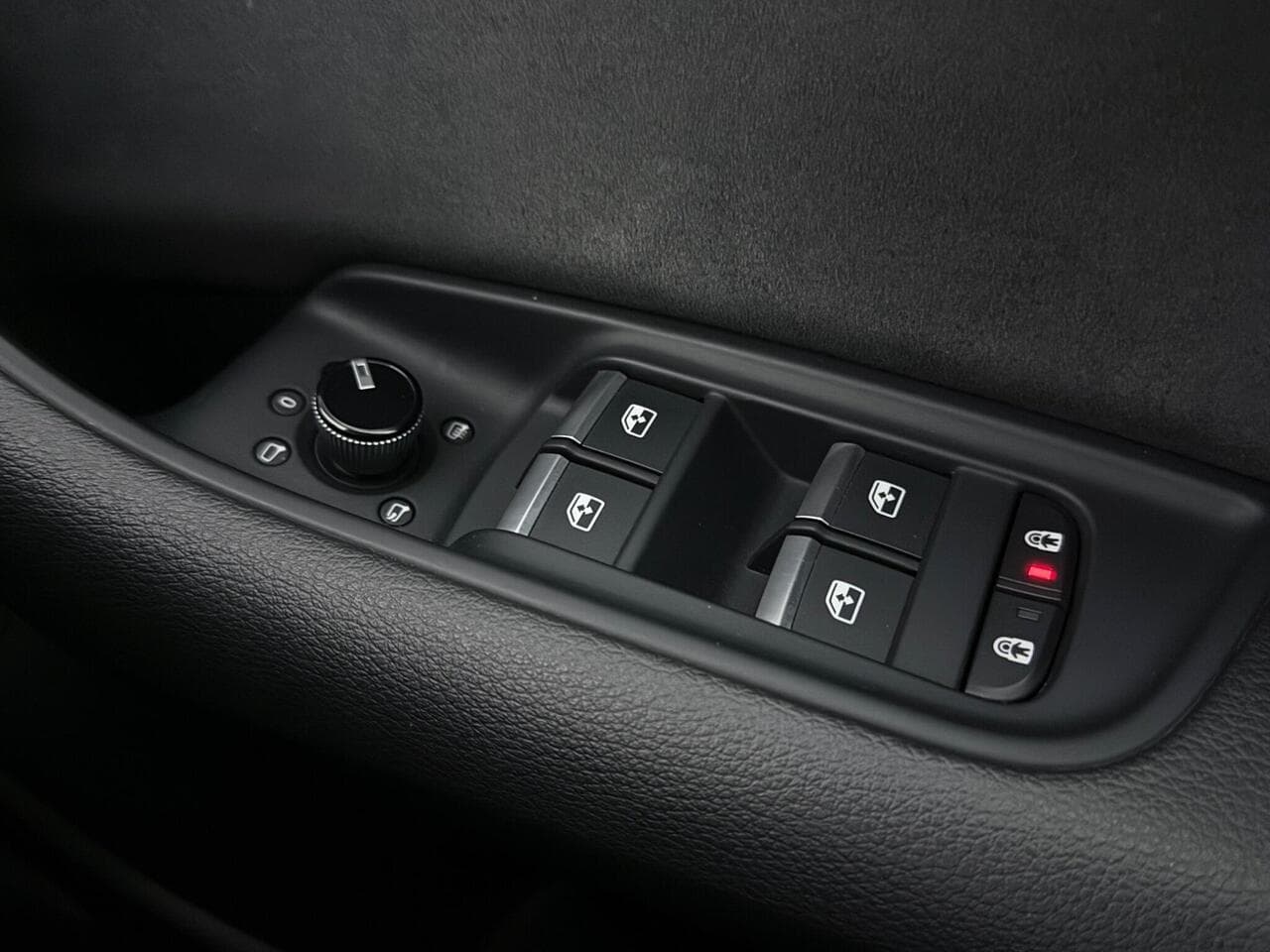 Audi Q8 thumbnail Misc Controls