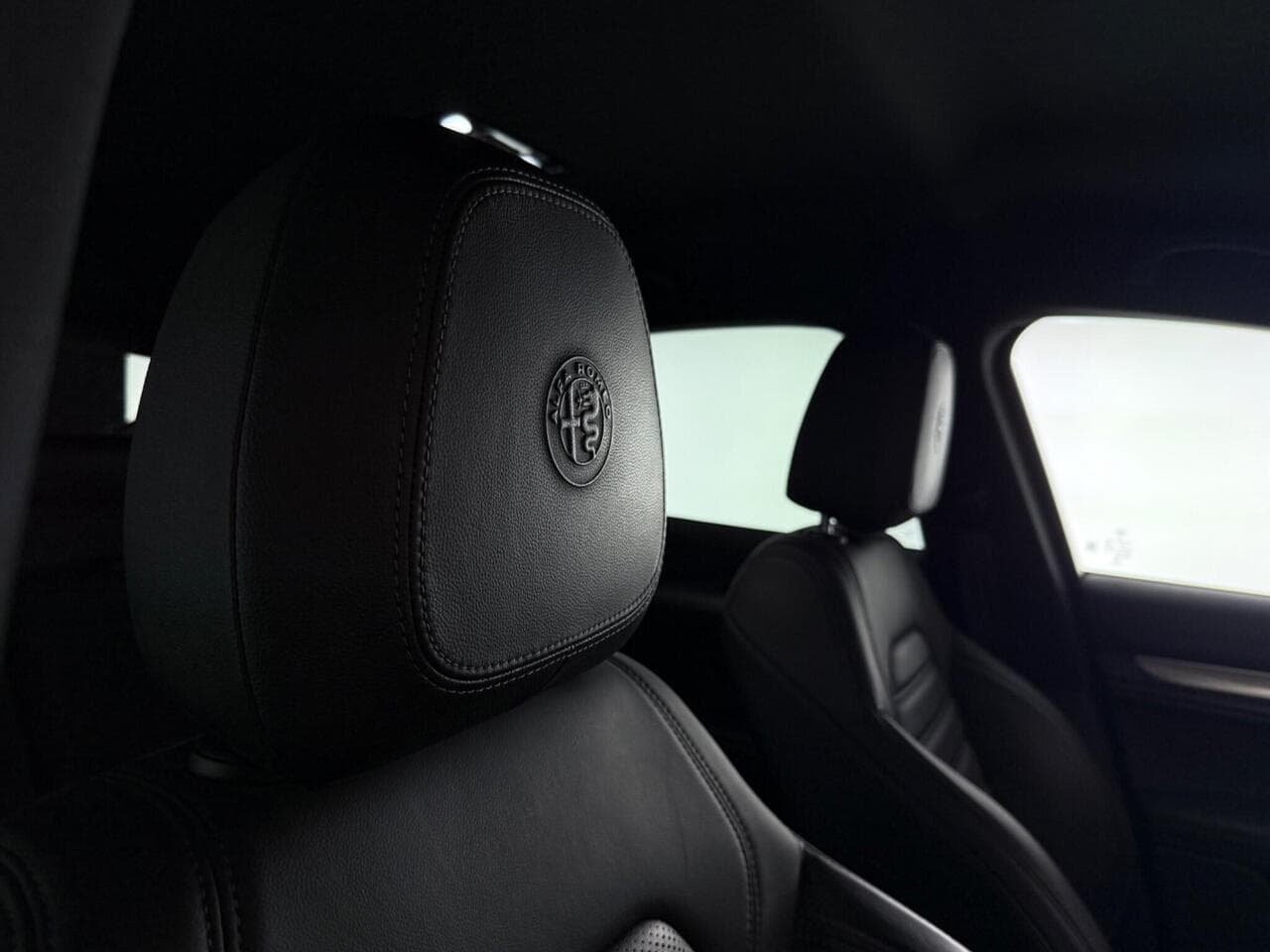 Alfa Romeo Stelvio thumbnail Steering Wheel