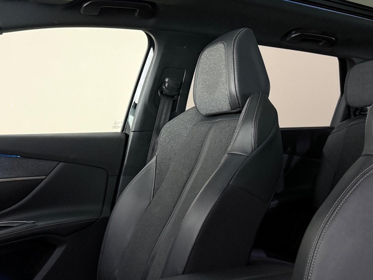 Peugeot 5008 thumbnail Seat Front Passenger