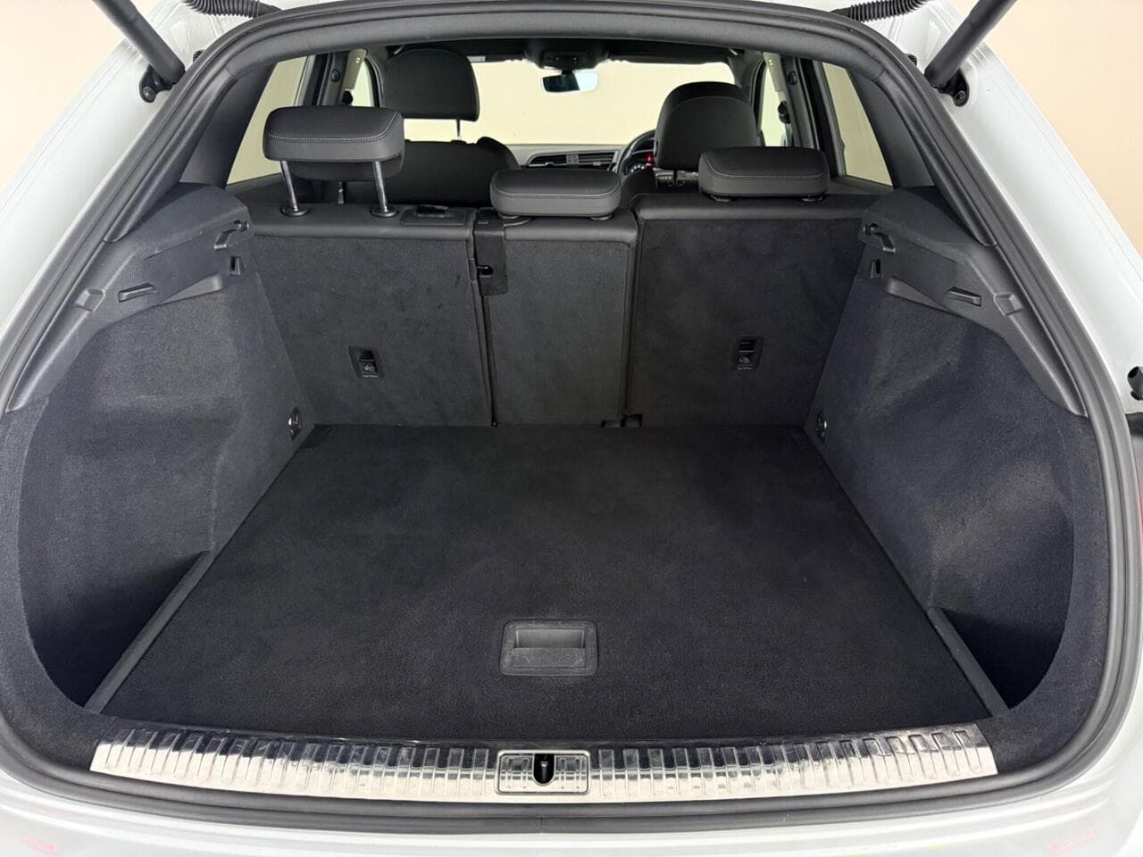 Audi Q3 thumbnail Boot