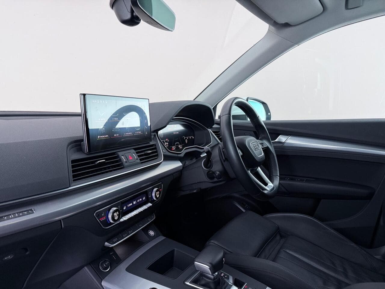 Audi Q5 thumbnail Interior Front