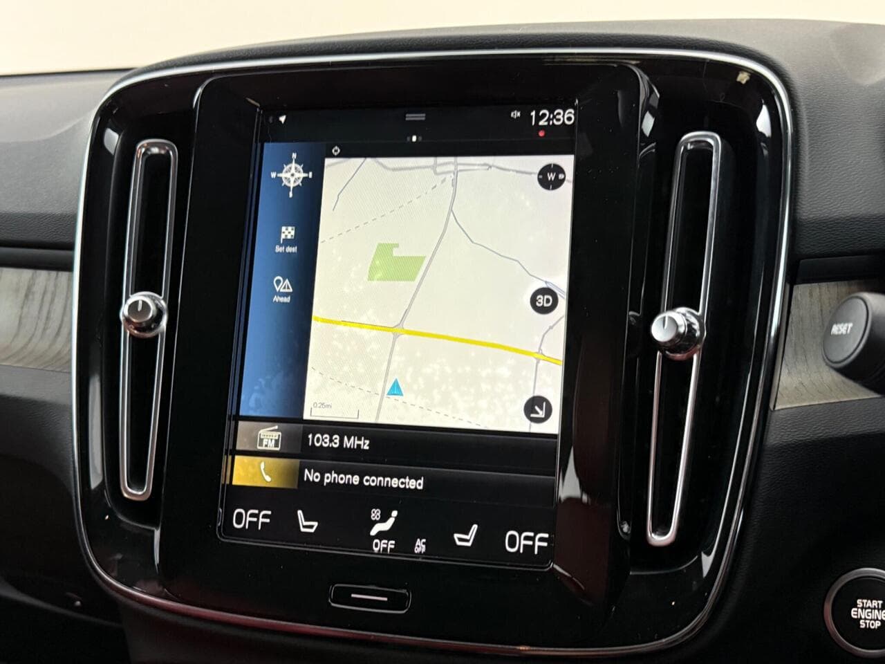 Volvo XC40 thumbnail Infotainment System