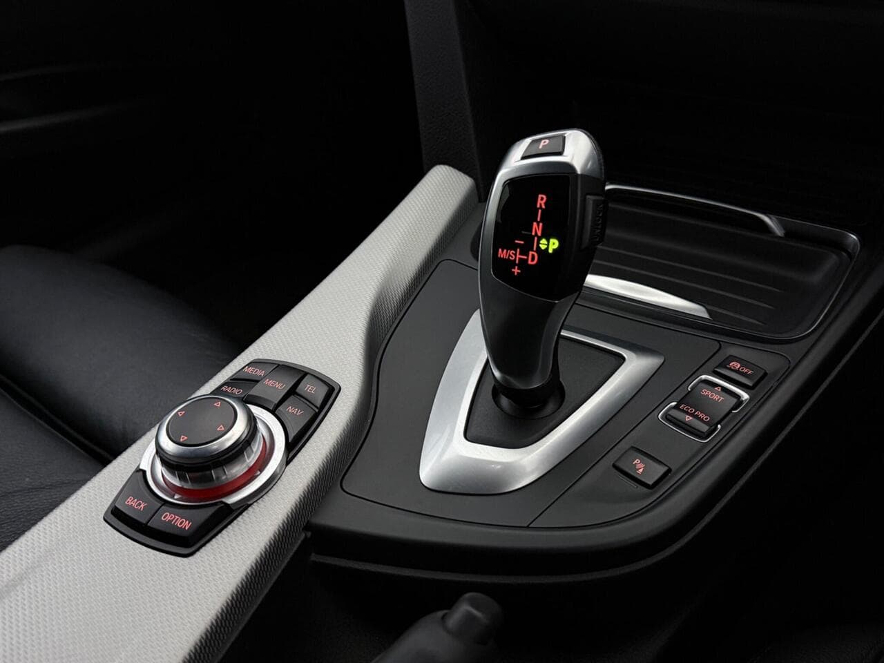 BMW 3 Series thumbnail Interior Front