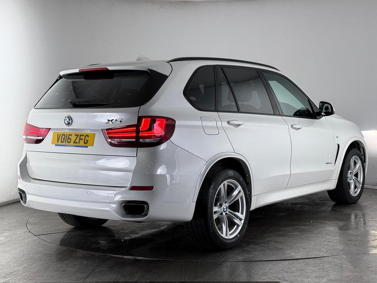 BMW X5 thumbnail Rear Right