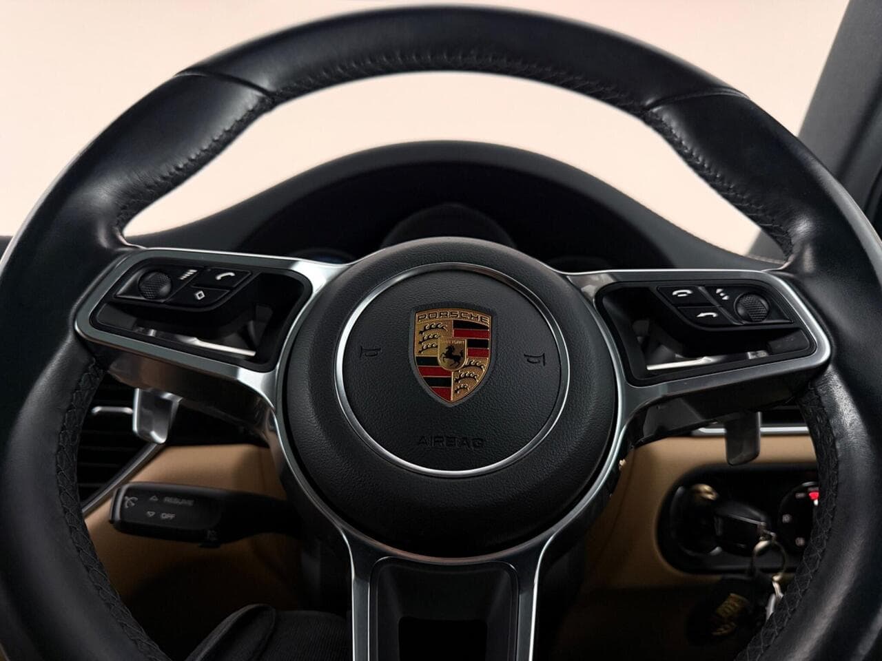 Porsche Macan thumbnail Steering Wheel