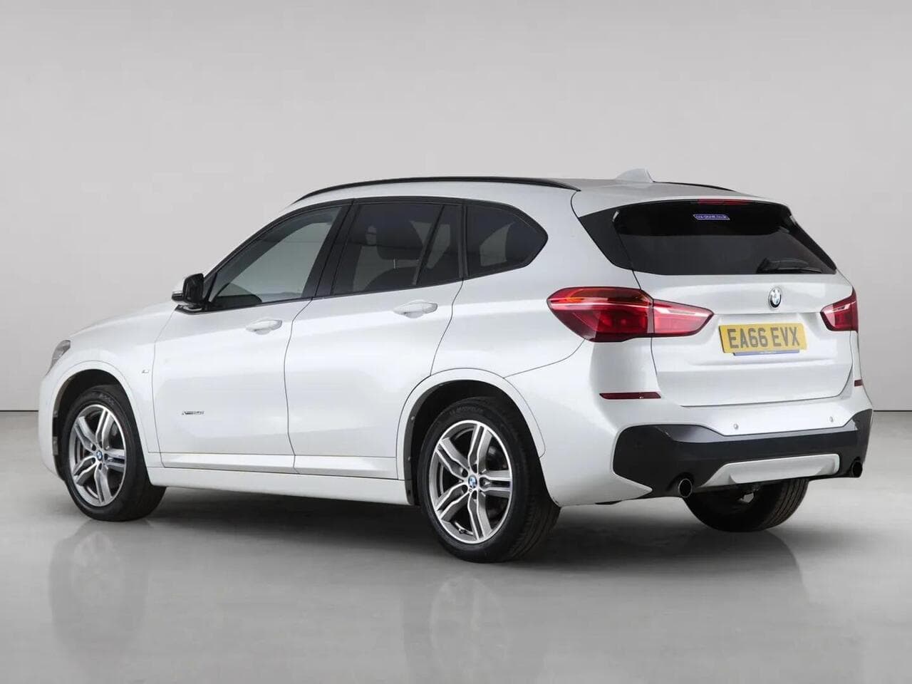 BMW X1 thumbnail Rear Left