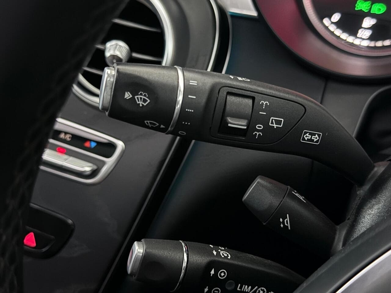 Mercedes-Benz GLC thumbnail Misc Controls