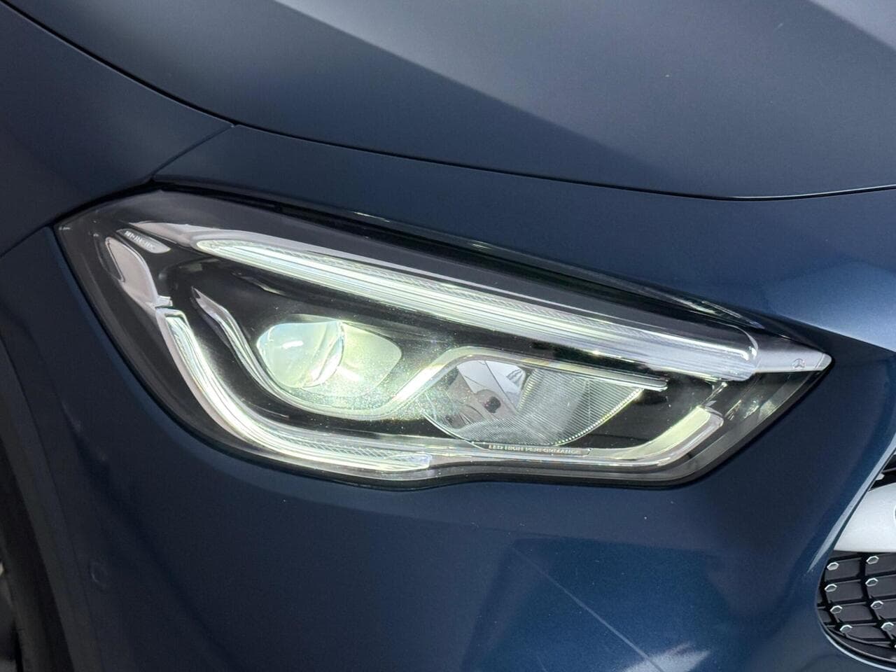 Mercedes-Benz GLA thumbnail Lights Front