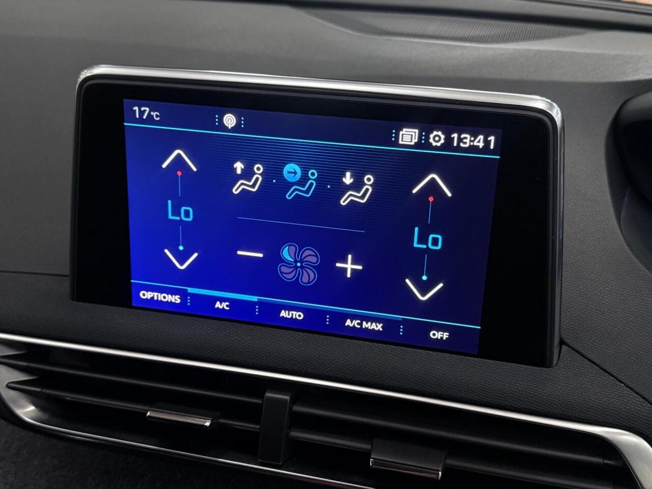 Peugeot 3008 thumbnail Infotainment System