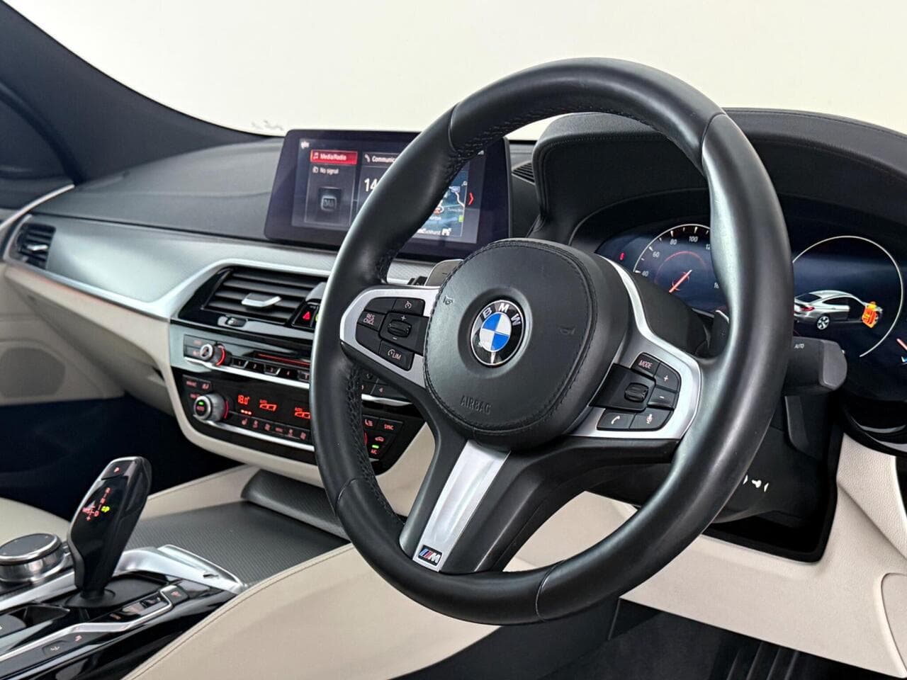 BMW 6 Series Gran Turismo thumbnail Steering Wheel