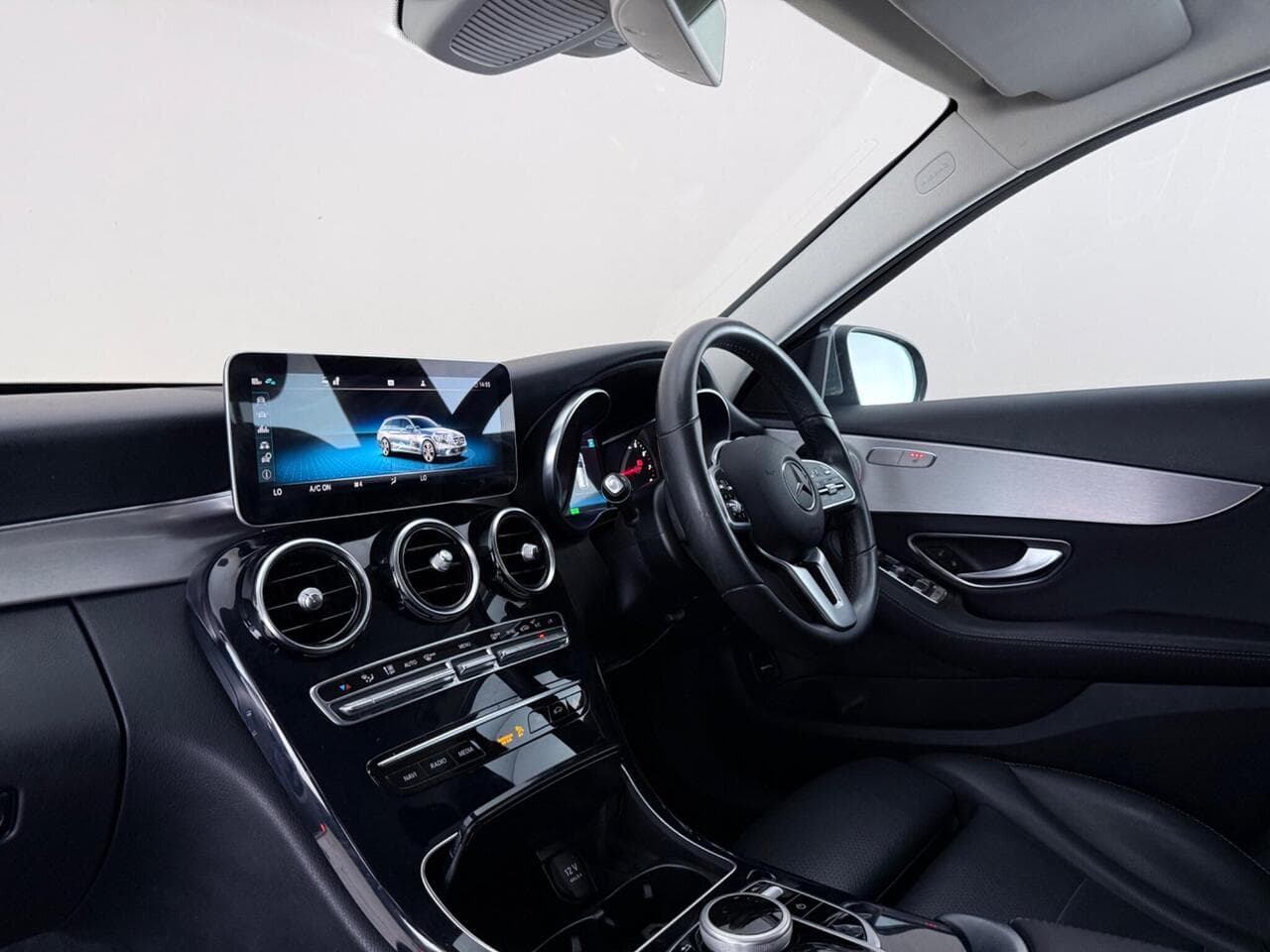Mercedes-Benz C Class thumbnail Interior Front