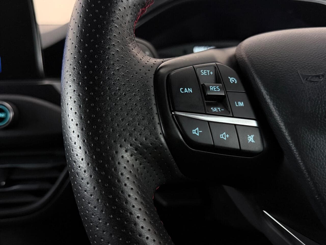 Ford Focus thumbnail Misc Controls