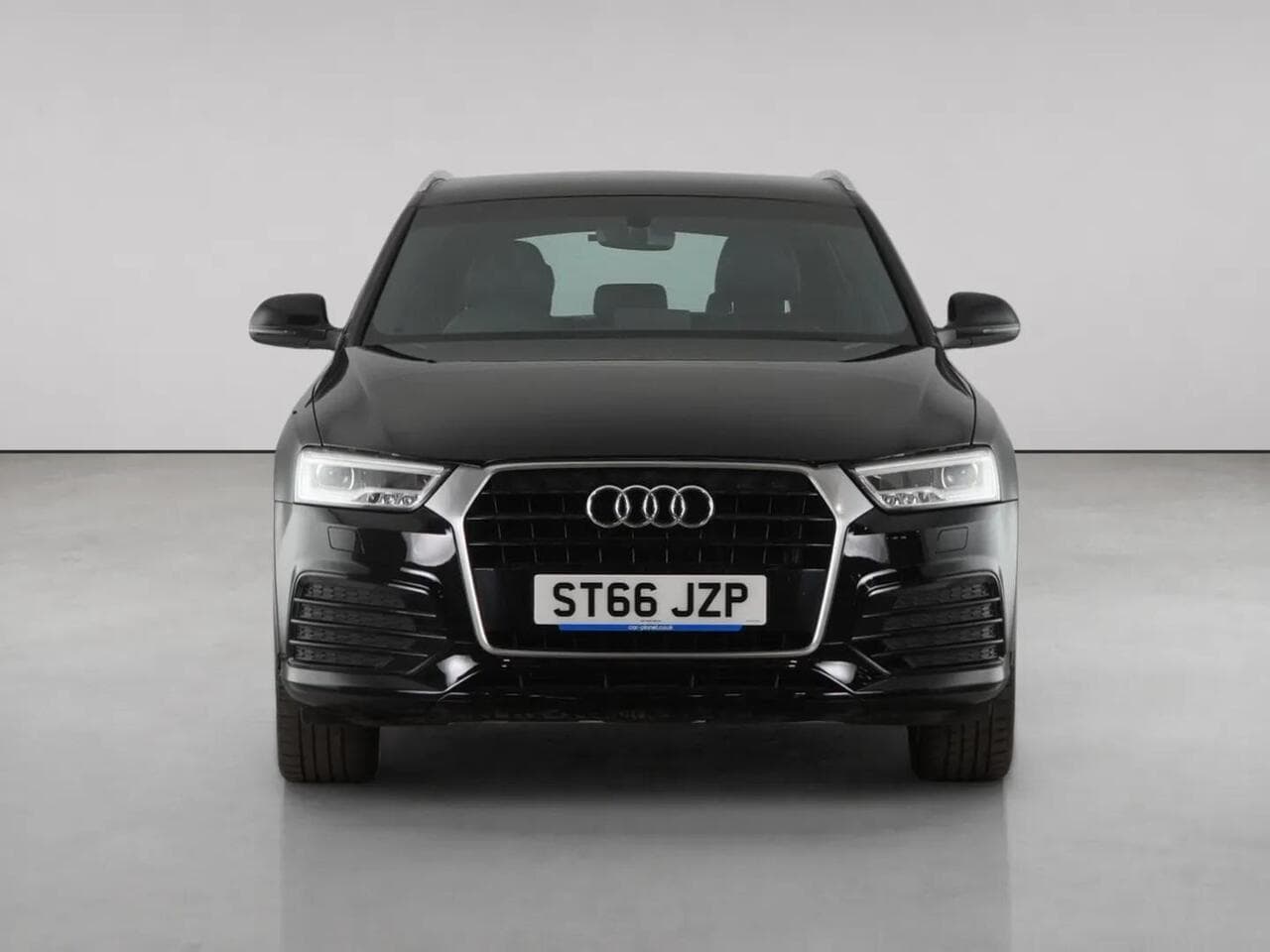 Audi Q3 thumbnail Front