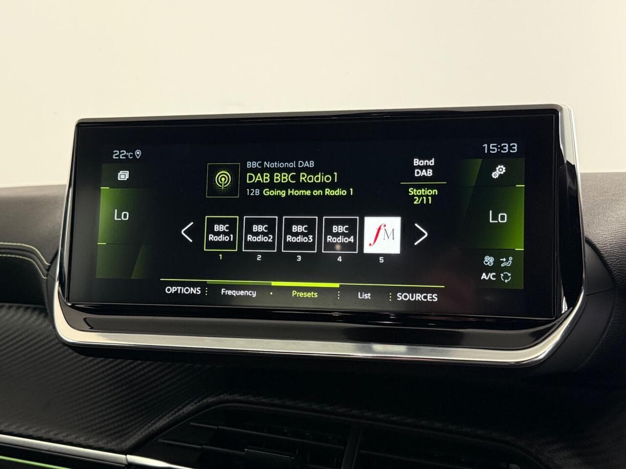Peugeot 208 thumbnail Infotainment System