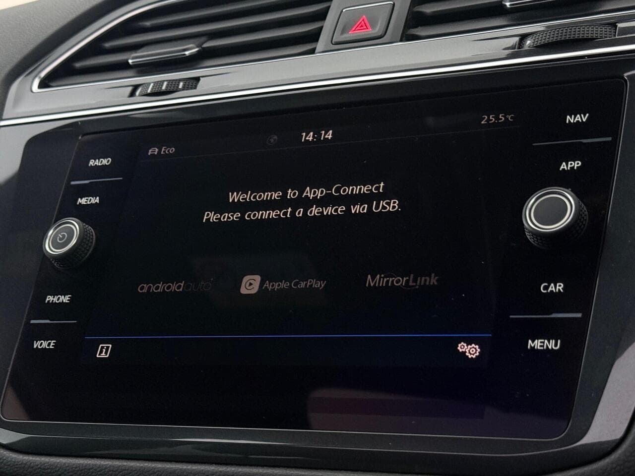 Volkswagen Tiguan Allspace thumbnail Infotainment System