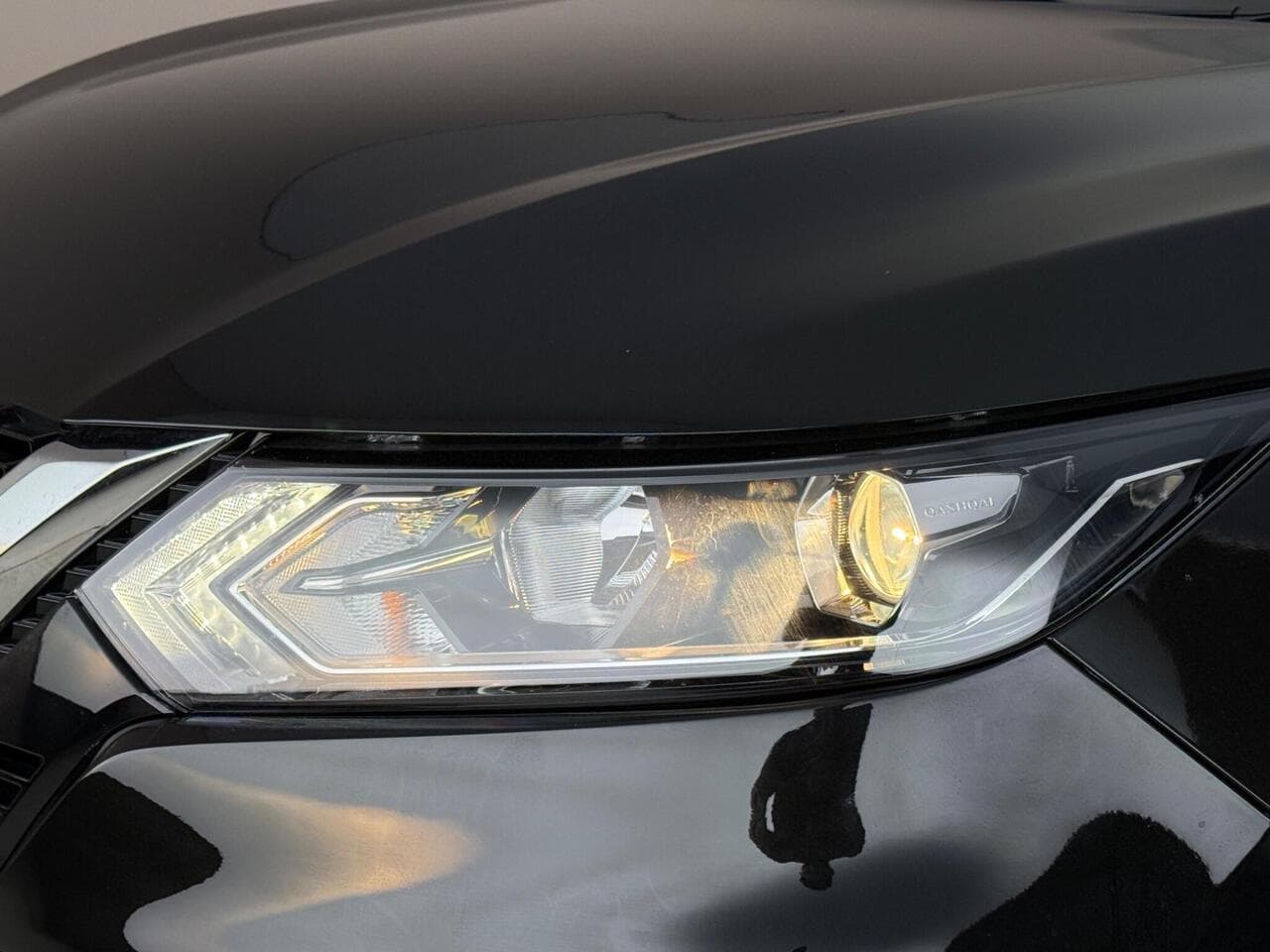Nissan Qashqai thumbnail Lights Front
