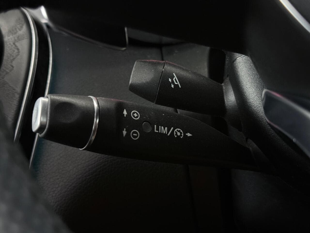 Mercedes-Benz GLC thumbnail Misc Controls