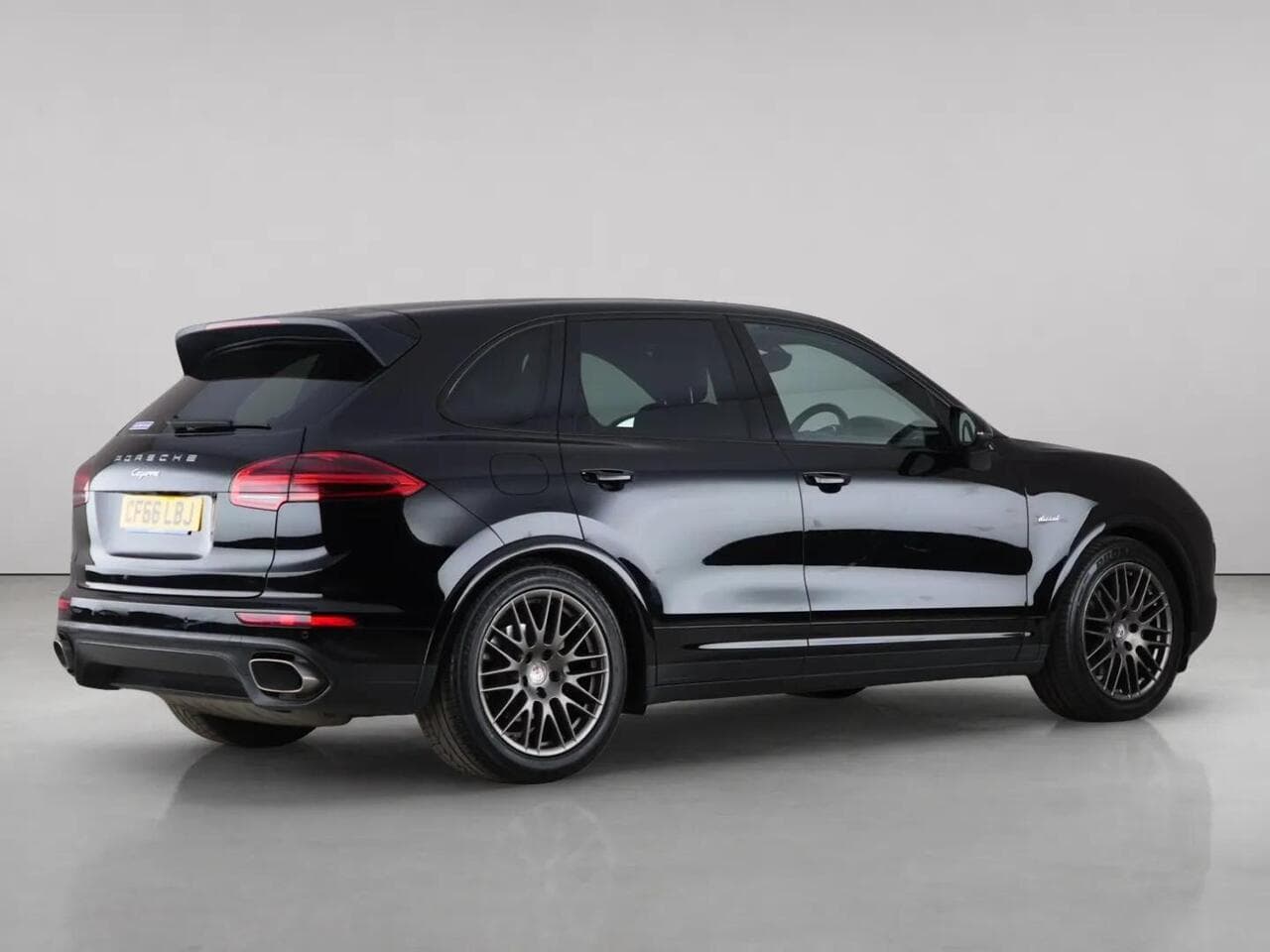 Porsche Cayenne thumbnail Rear Right