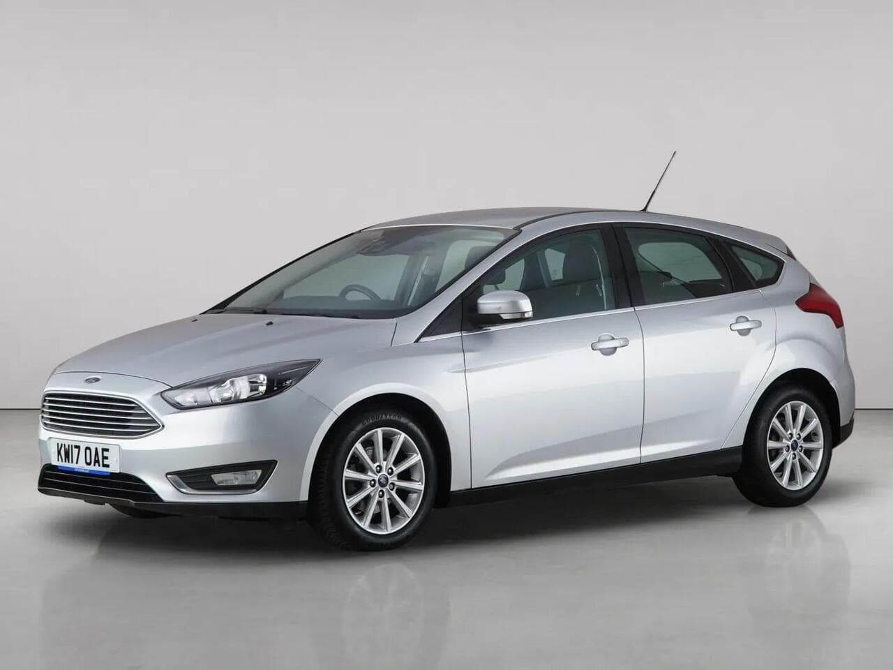 Ford Focus thumbnail Front Left