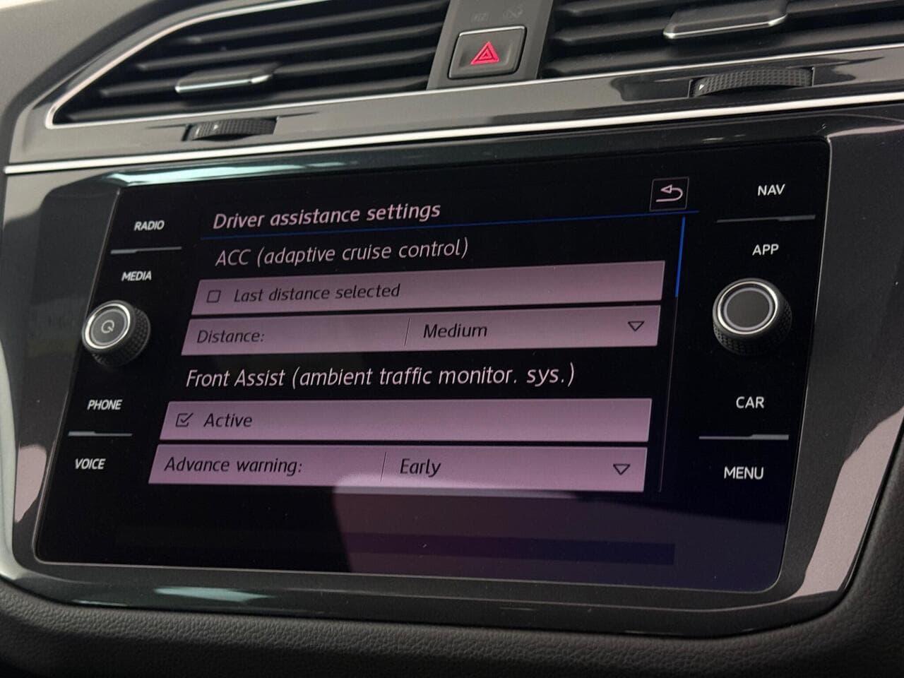 Volkswagen Tiguan thumbnail Infotainment System