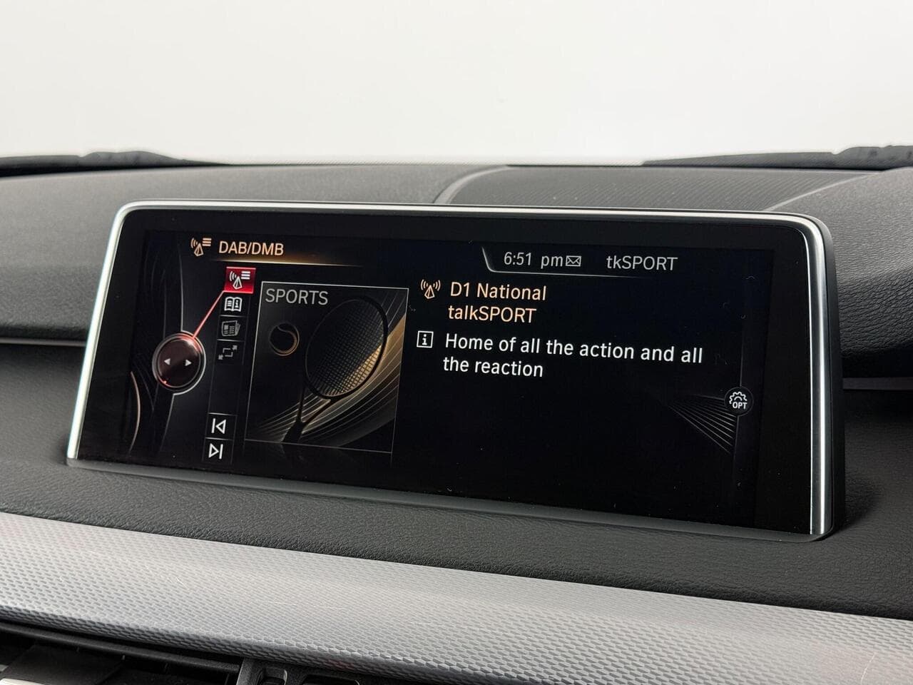 BMW X5 thumbnail Infotainment System