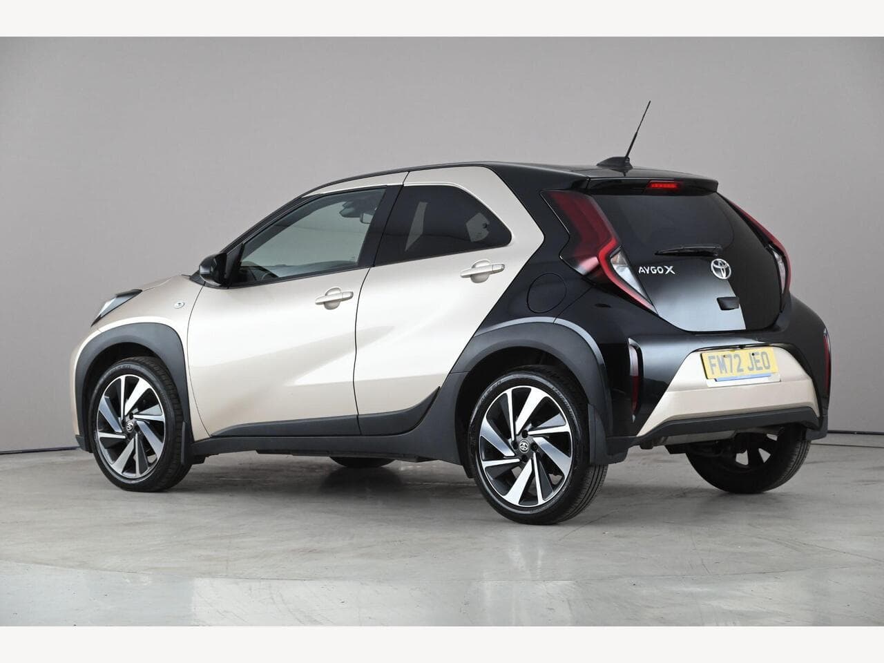 Toyota Aygo X thumbnail Side Left