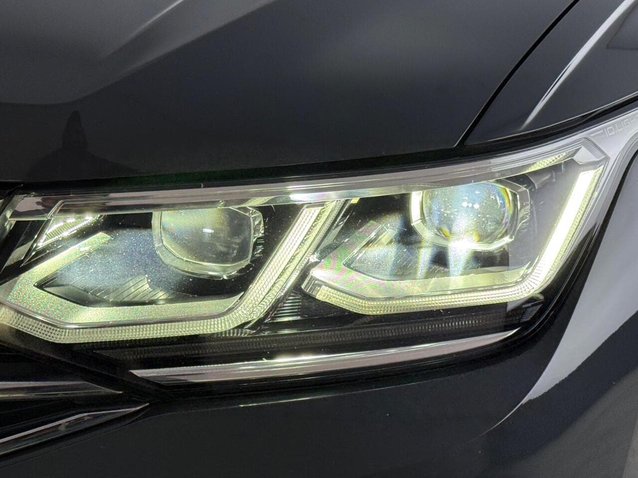 Volkswagen Tiguan thumbnail Lights Front