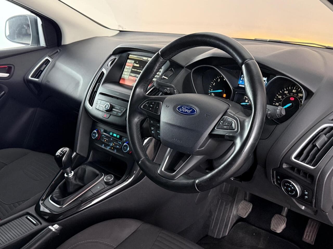 Ford Focus thumbnail Interior Front