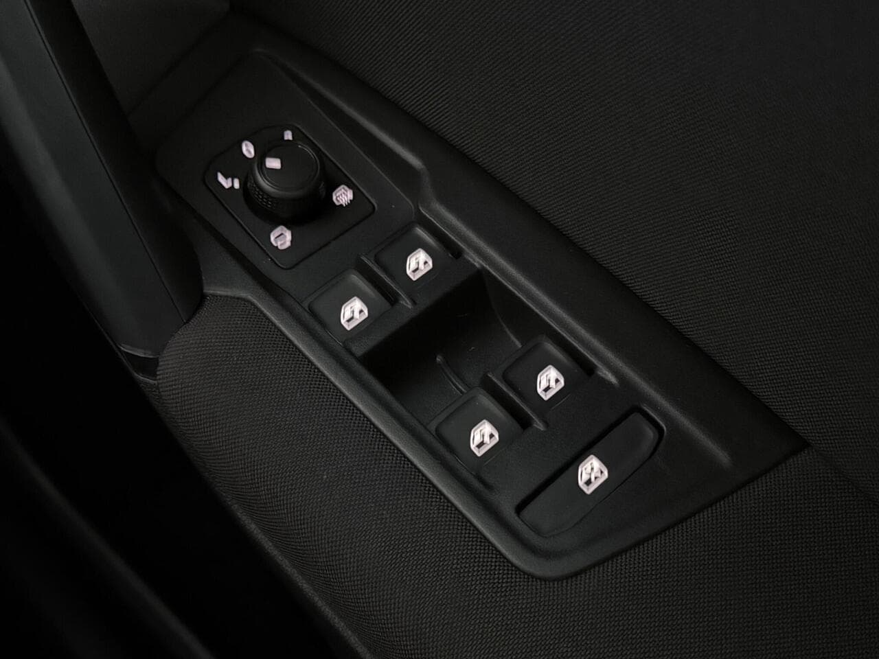 Volkswagen Tiguan thumbnail Misc Controls