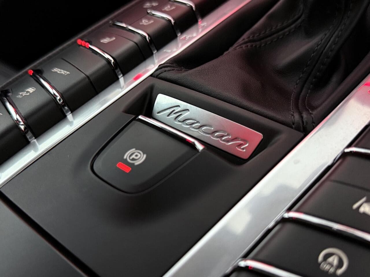 Porsche Macan thumbnail Misc Controls