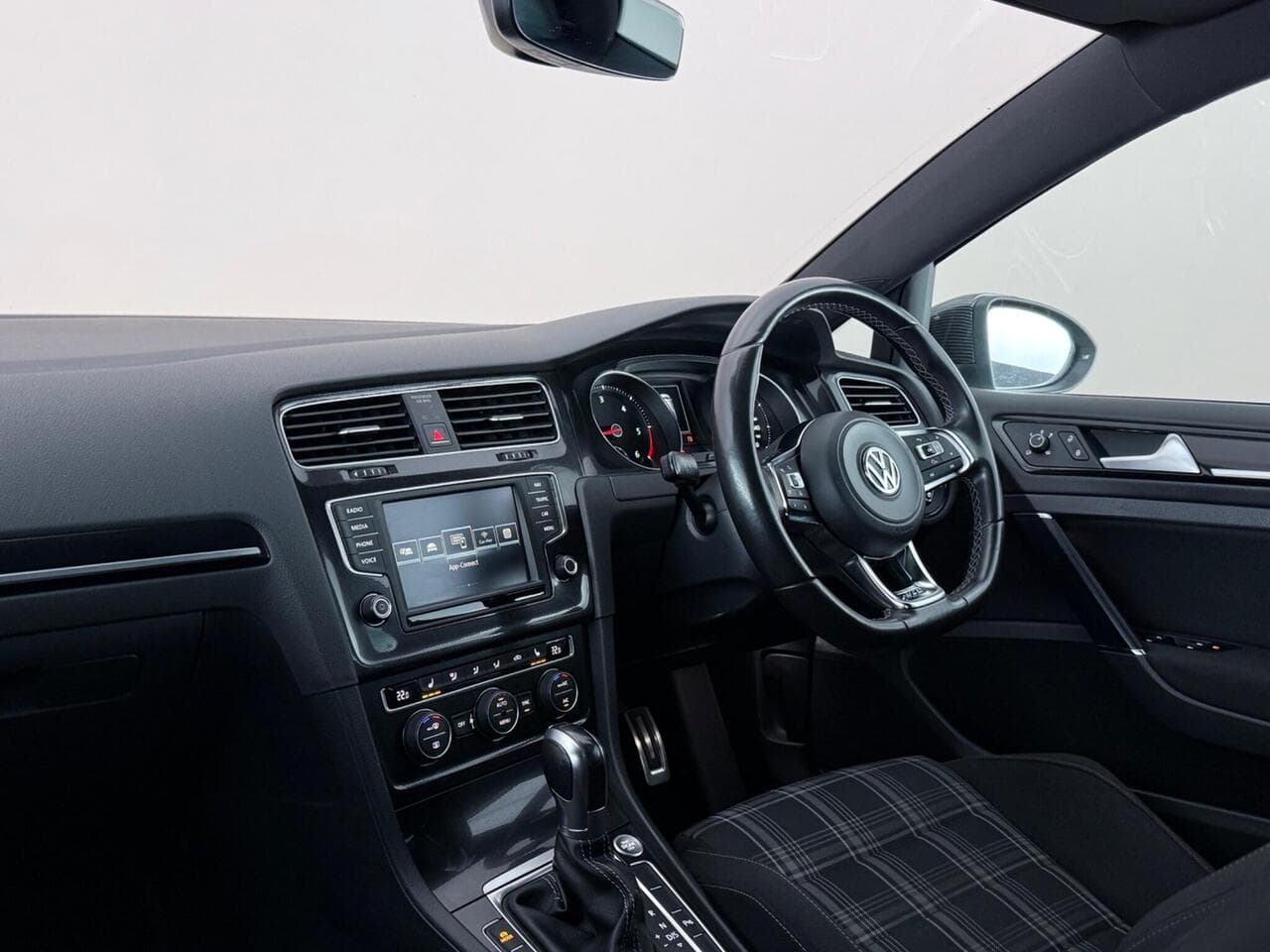 Volkswagen Golf thumbnail Interior Front