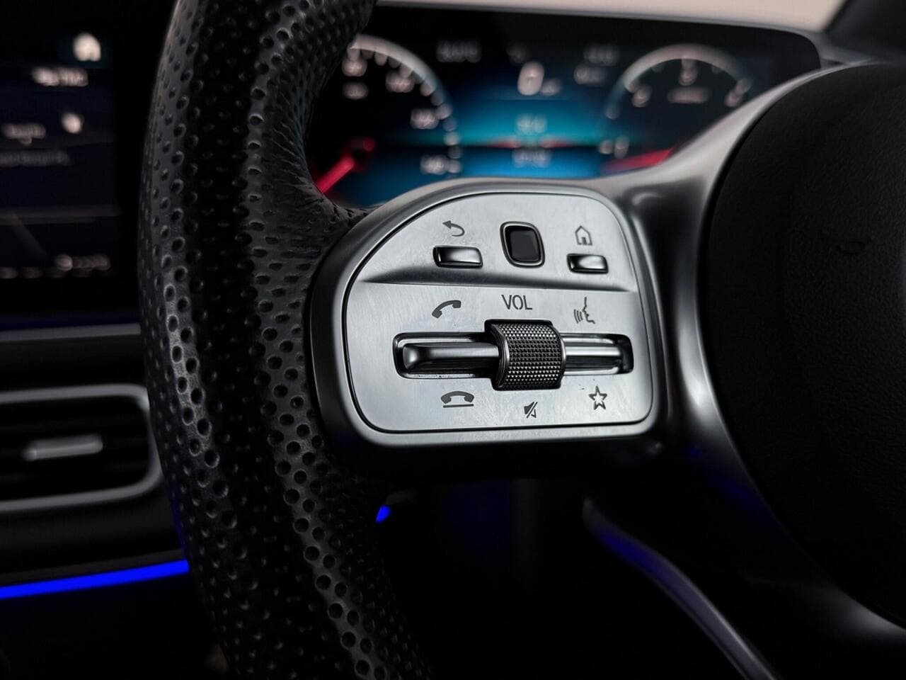 Mercedes-Benz GLE thumbnail Misc Controls