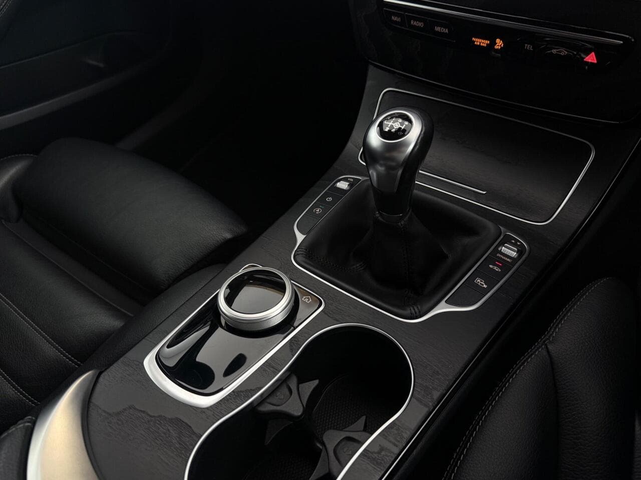 Mercedes-Benz C Class thumbnail Interior Front
