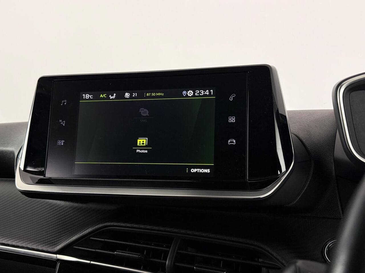 Peugeot 2008 thumbnail Infotainment System