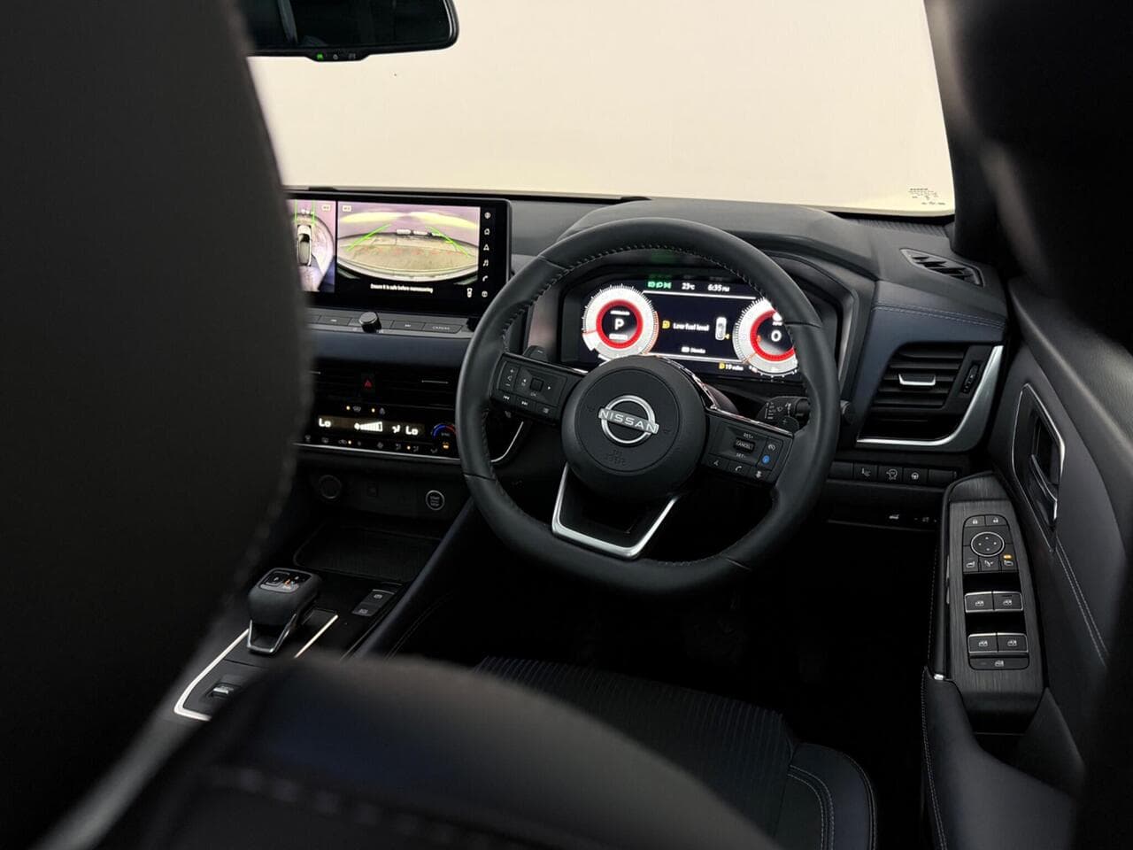 Nissan Qashqai thumbnail Interior Front