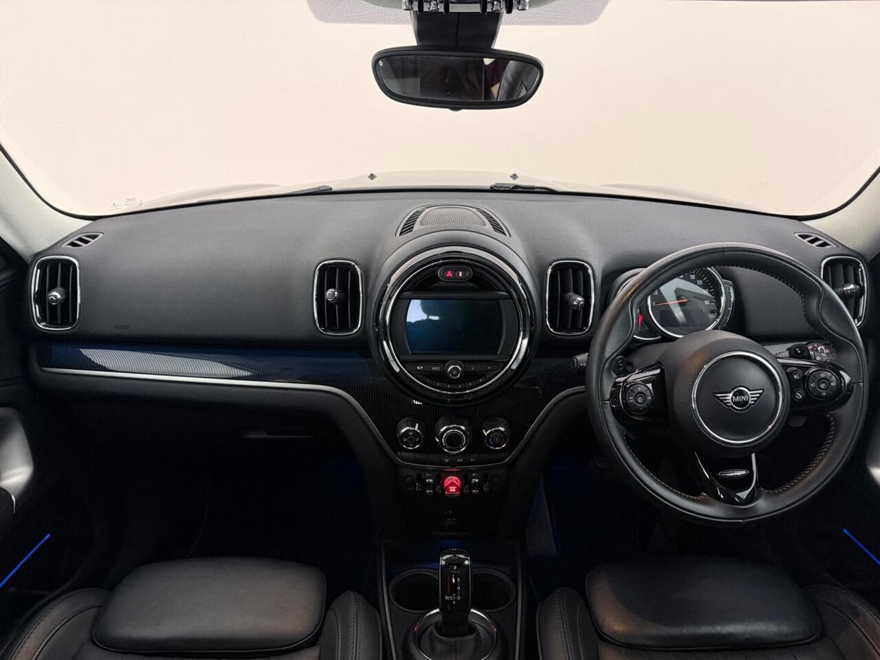 MINI Countryman thumbnail Interior Front