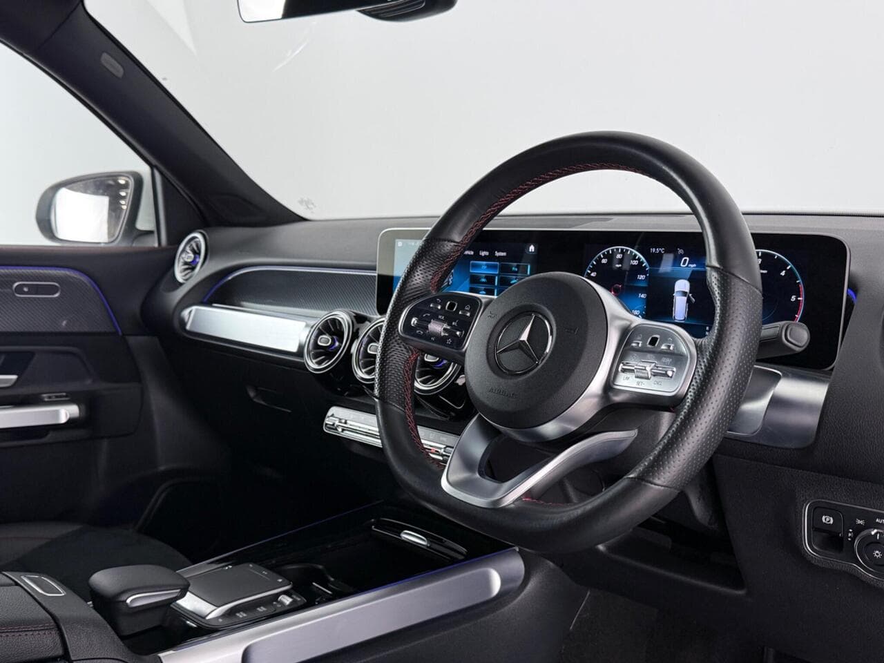 Mercedes-Benz GLB thumbnail Interior Front