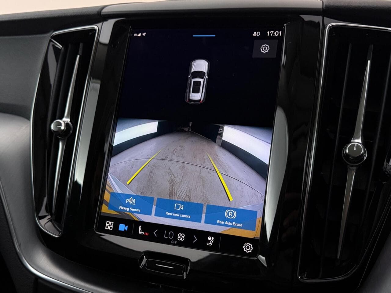 Volvo XC60 thumbnail Infotainment System