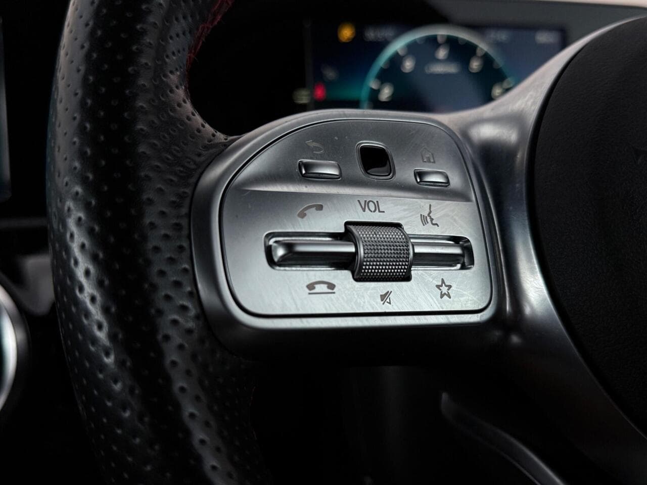 Mercedes-Benz A Class thumbnail Misc Controls