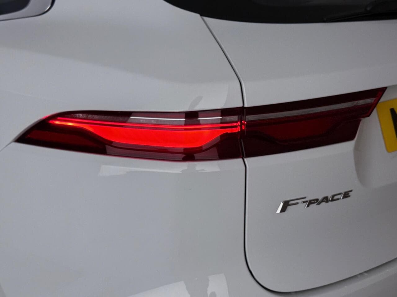 Jaguar F-PACE thumbnail Lights Rear