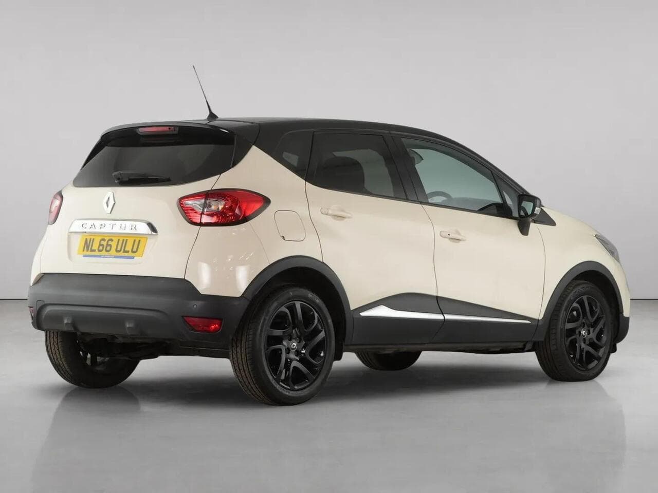 Renault Captur thumbnail Rear Right