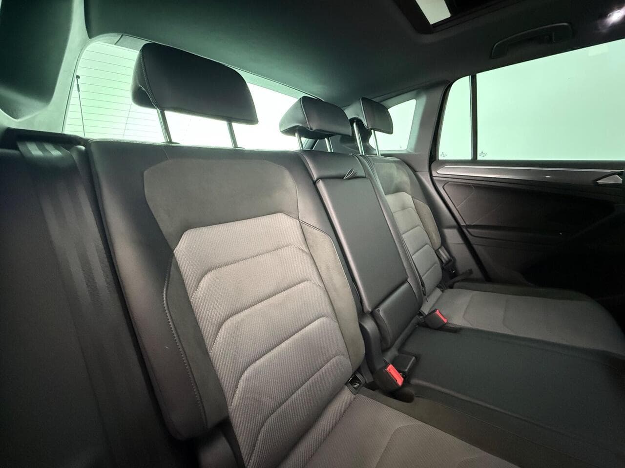 Volkswagen Tiguan thumbnail Seats Rear