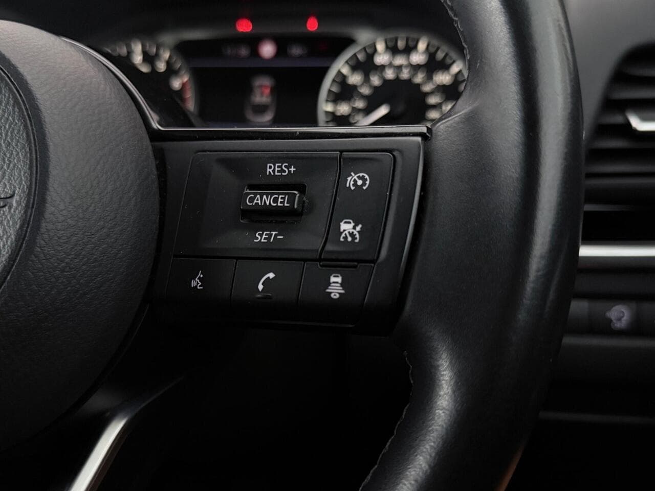 Nissan Qashqai thumbnail Misc Controls