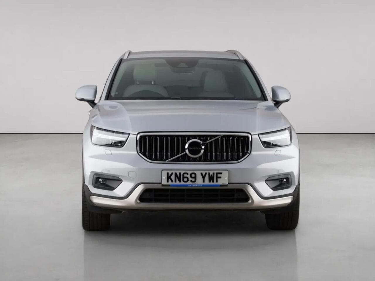 Volvo XC40 thumbnail Front