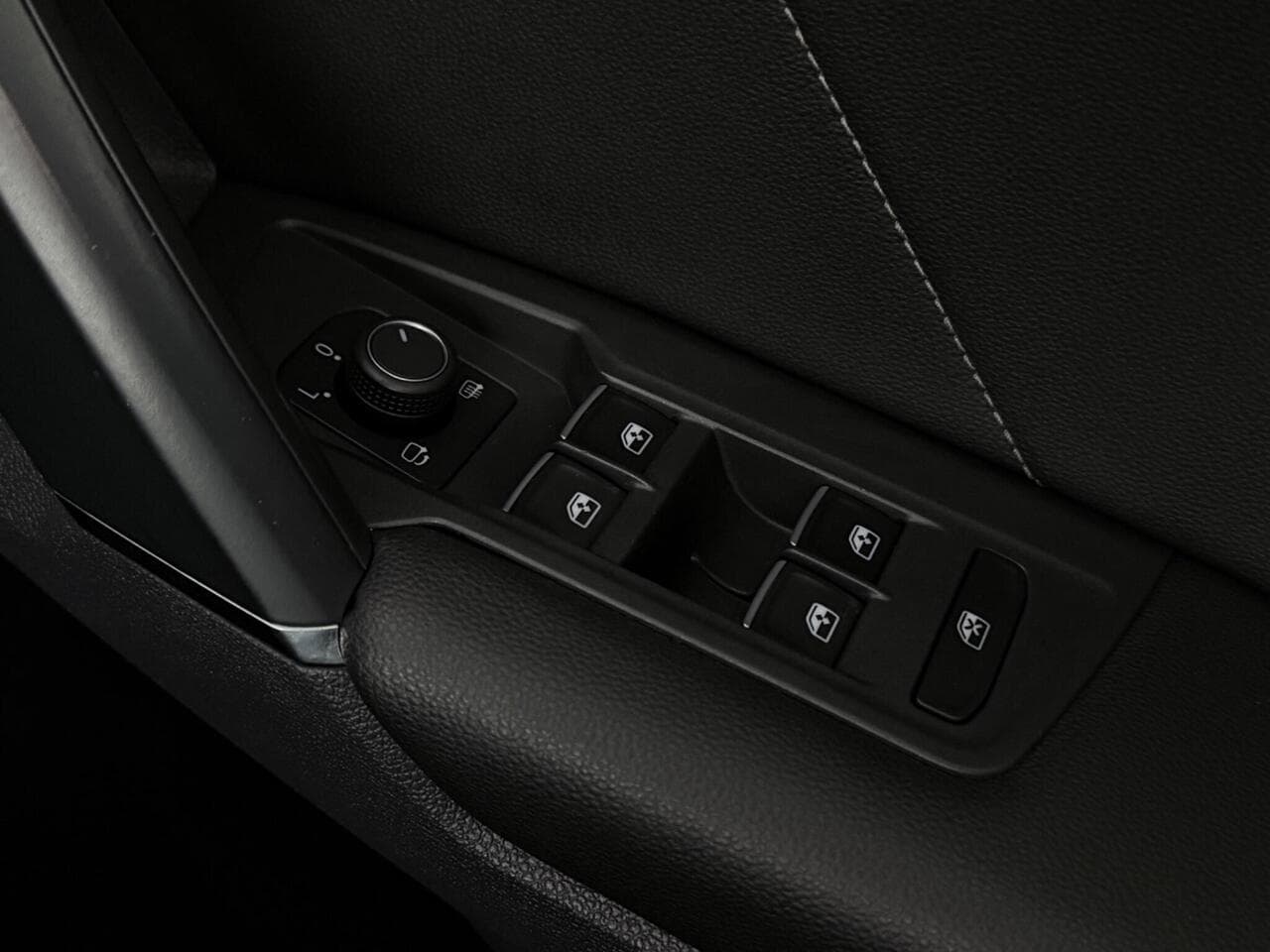 Volkswagen Tiguan thumbnail Misc Controls